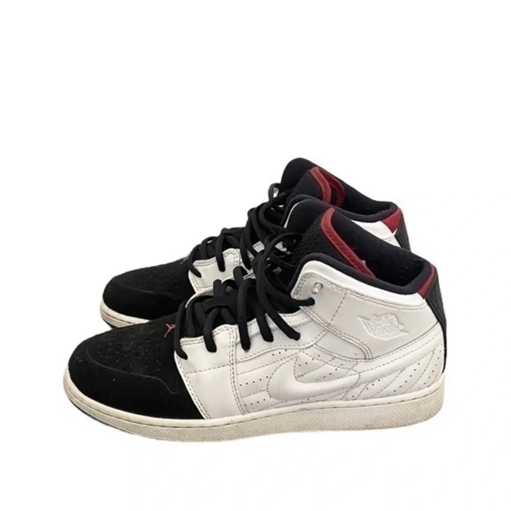 Nike Air‎ Jordan Retro ‘99 Youth High Top White & Black Sneakers